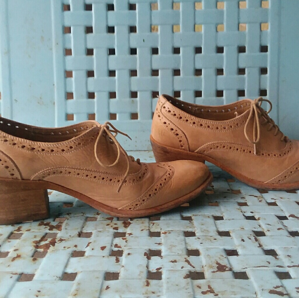 Frye Maggie Wingtip Oxfords 💐